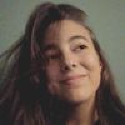 Rosie zoekt een Kamer / Studio / Appartement / Huurwoning in Den Haag
