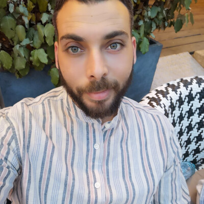 Taher  zoekt een Kamer / Studio / Appartement / Huurwoning in Den Haag