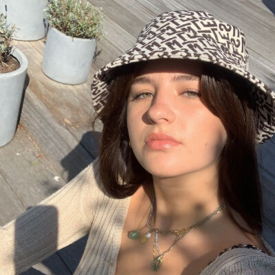 Maya is looking for a Room / Studio / Apartment in Den Haag