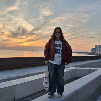 Robbyn  zoekt een Kamer / Studio / Appartement in Den Haag