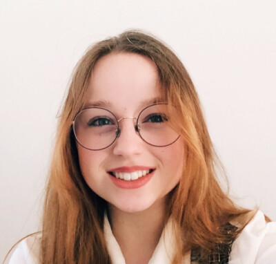 Phoebe zoekt een Kamer / Studio / Appartement in Den Haag