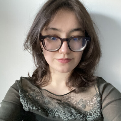 Emily zoekt een Kamer / Studio / Appartement / Huurwoning in Den Haag